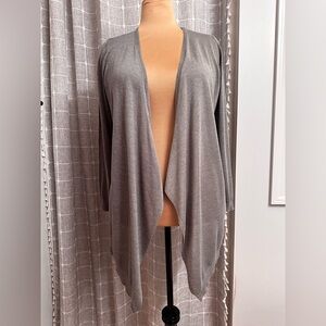 EUC Torrid Drape Front light weight cardigan in gray 50% rayon / 50% acrylic